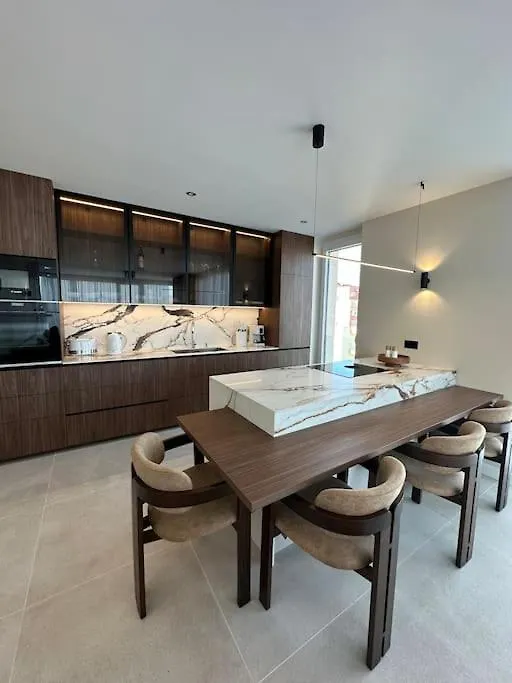 Cozy Elegant 2Br Apt + Free Parking Next To Paradise Mall Sofia 0*,  Bulgarije